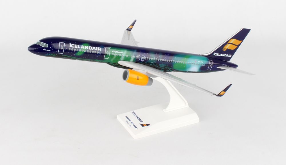 SKYMARKS ICELANDAIR 757-200 1/150 HEKLA AURORA