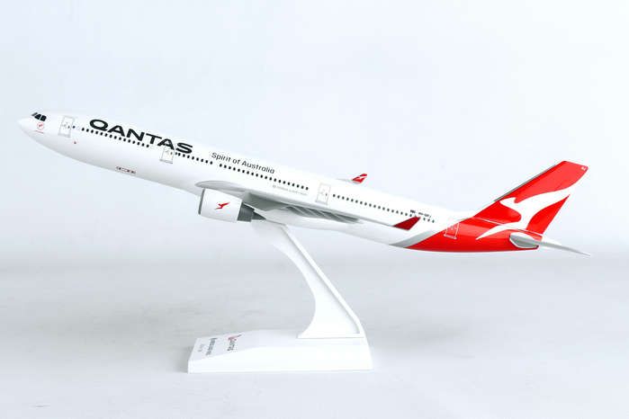 SKYMARKS QANTAS A330-300 1/200